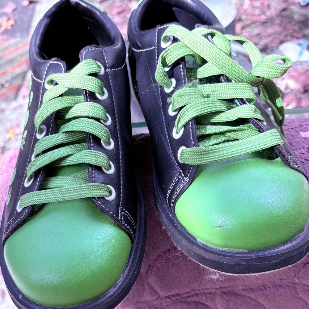 Trendy Black and Green Women's Sneakers